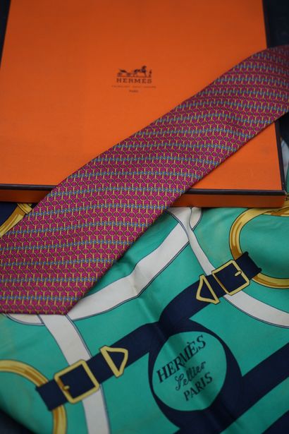 HERMES PARIS, carré de soie modèle Eperdon...