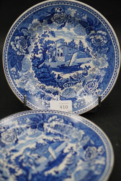 CREIL, suite de quatre assiettes en faïence...