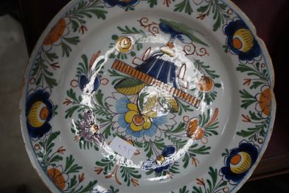 DELFT, XVIIIe et XIXe siècles. Réunion de...