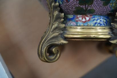 Maison Gustave KELLER, Paris. Vase balustre...