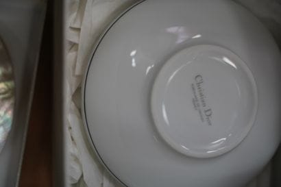 CHRISTIAN DIOR, bonbonnière en porcelaine...
