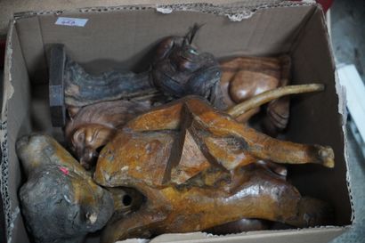 Réunion de sculptures animalière en bois...