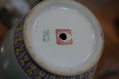 CHINE, XXe. Vase en porcelaine à décor émaillé...