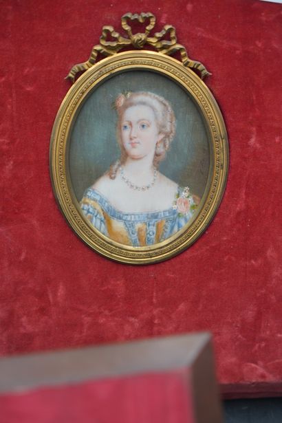 Réunion de quatre miniatures figurant des...