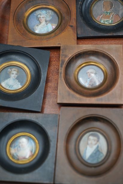 Réunion de miniatures de techniques diverses...