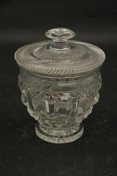 BACCARAT OU LE CREUSOT, sucrier sur piédouche...