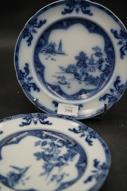 SPODE, réunion d’assiettes en faïence fine...