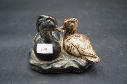 Royal Copenhagen. Groupe en porcelaine émaillée...