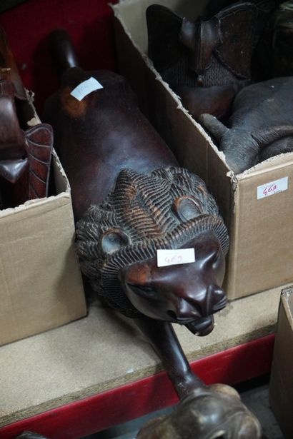 Réunion de sculptures animalière en bois...