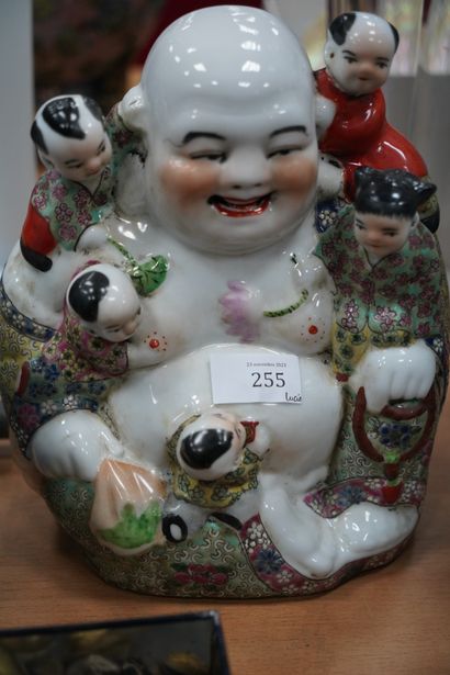 CHINE, XXe. Bouddha entouré d'enfants en...