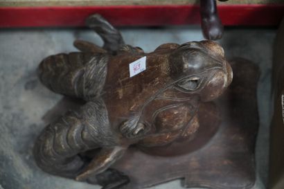 Réunion de sculptures animalière en bois...