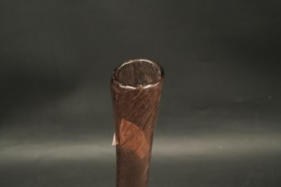 BIOT. Vase soliflore en verre soufflé et...