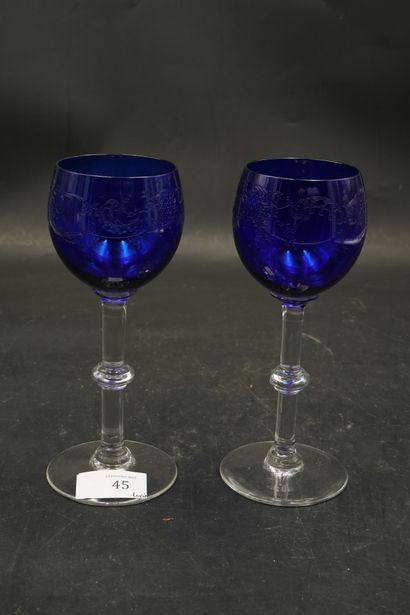 SAINT LOUIS, suite de neuf verres à pied...