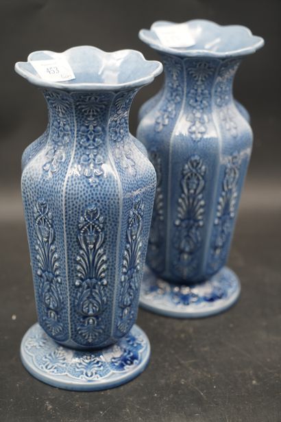 SARREGUEMINES, attribuée à, paire de vases...