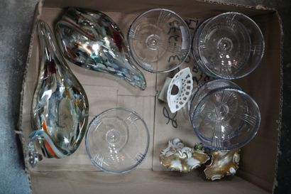 Réunion de coupes à champagne en verre et...