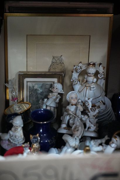 Réunion de vases en verre et verrerie diverse,...