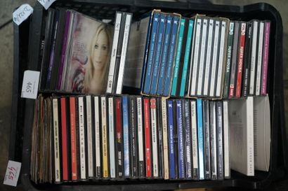 Réunion de CD divers. Deux petites caisses....