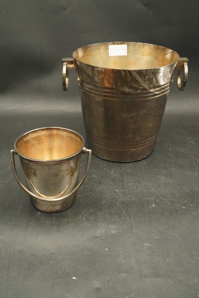 SAINT MEDARD
Seau à champagne en métal argenté...