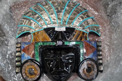 Masque Aztèque en placage de pierres dures...