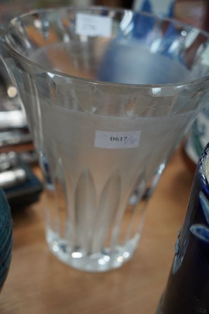 BACCARAT, France. Vase cornet en cristal...