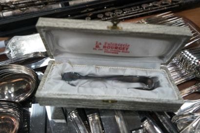 Partie de ménagère en métal argenté modèle...