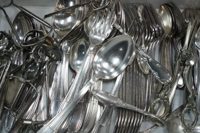 Partie de ménagère en métal argenté modèle...