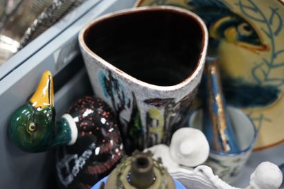 Réunion de céramiques dont vases de René...