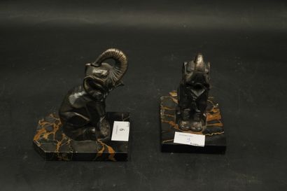 Hippolyte MOREAU (1832-1928). Paire de serre-livres...