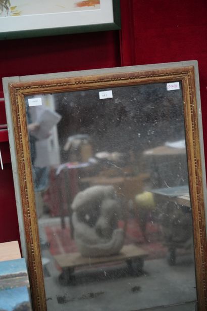 Miroir rectagulaire dans un encadrement en...