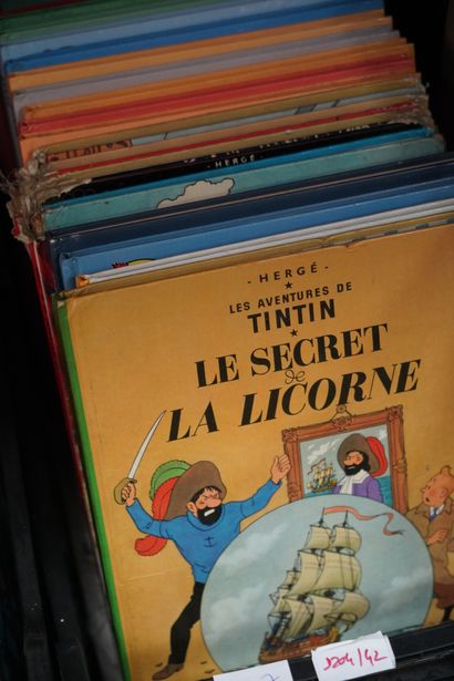 Réunion de BD dont Tintin et disques vinyle....