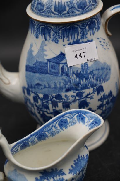 LEEDS, cafetière et pot à crème en faïence...
