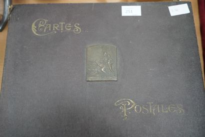 Réunion de cartes postales dont : Chantilly,...