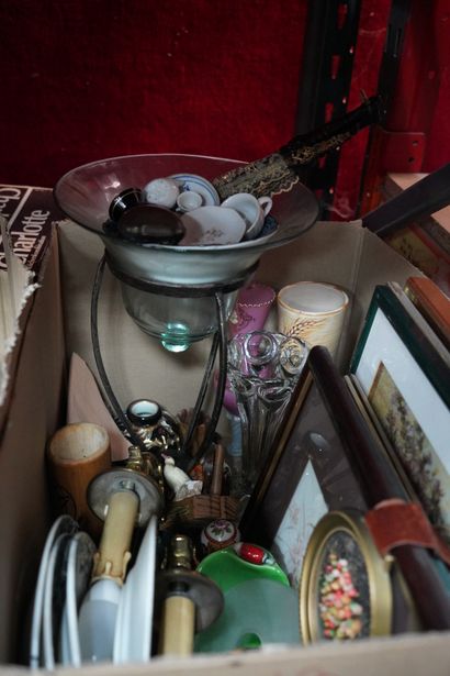 Réunion de vases et verres en verre, vaisselle...
