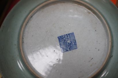 CHINE, XXe. Quatre coupes en porcelaine céladon....