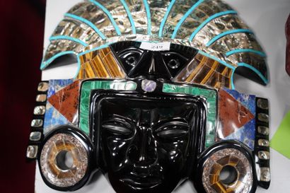 Masque Aztèque en placage de pierres dures...