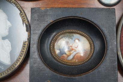 Réunion de miniatures de techniques diverses...