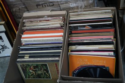 Réunion de disques vinyles. Deux cartons....