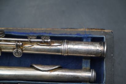 Couesnon et Cie. Flûte traversière en métal...