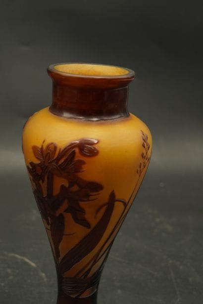 Etablissement Gallé. Vase en verre multicouche...