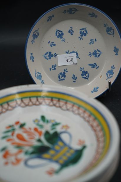 Réunion de neuf assiettes nivernaises en...