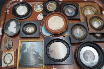 Réunion de miniatures de techniques diverses...