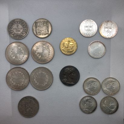 Réunion de pièces en argent.
Poids net total...