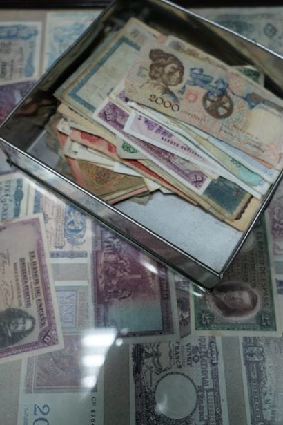 Réunion de six billets de banque espagnols,...