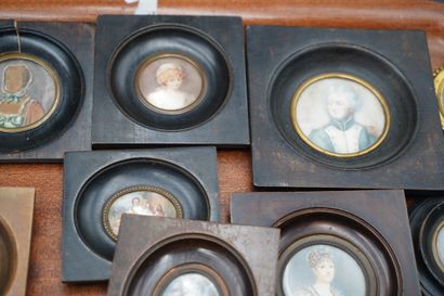 Réunion de miniatures de techniques diverses...