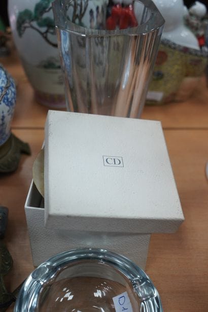 CHRISTIAN DIOR, bonbonnière en porcelaine...