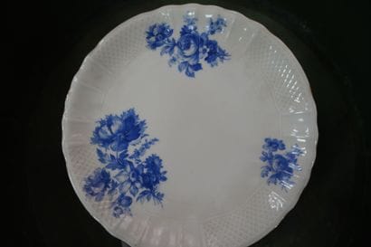 LIMOGES, partie de service de table en porcelaine...