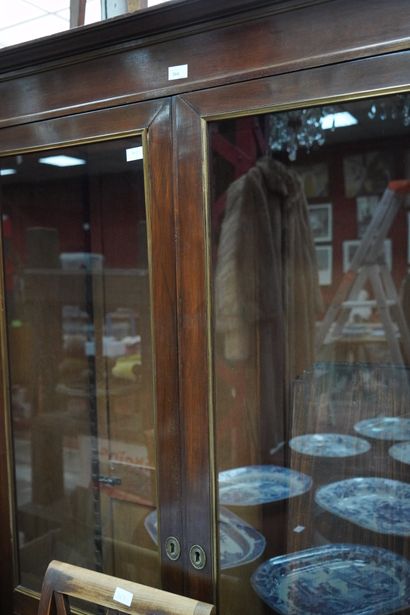 Vitrine en acajou et placage d'acajou, ouvrant...