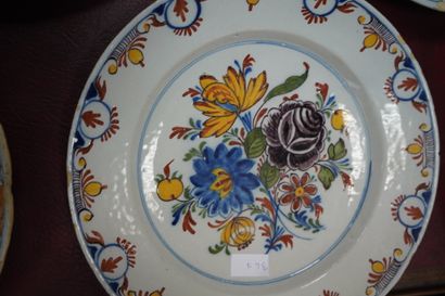DELFT, XVIIIe et XIXe siècles. Réunion de...