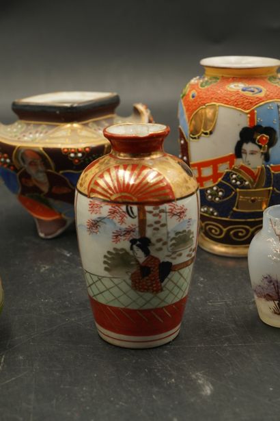 Petits vases en faïence de Satsuma, vase...