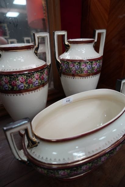 Garniture de cheminée en faïence à décor...